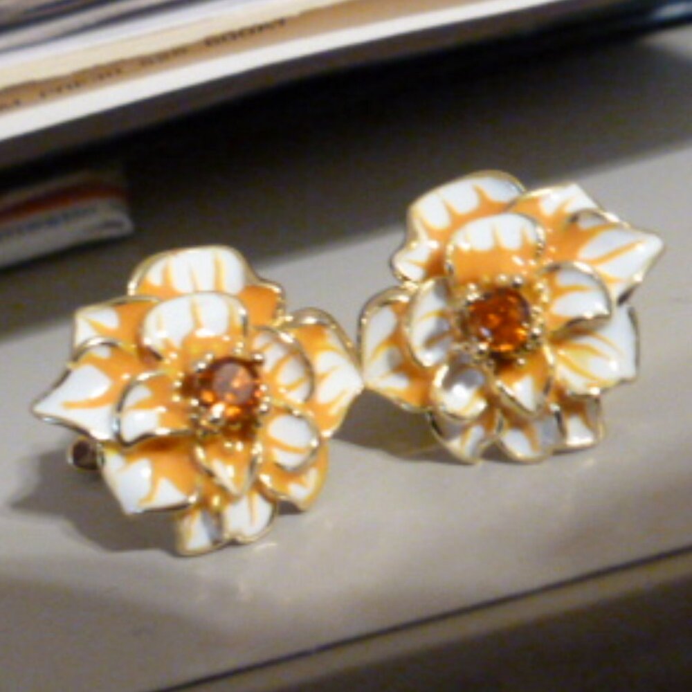 Garnet crystal enamel white flower  leverback earrings NEW